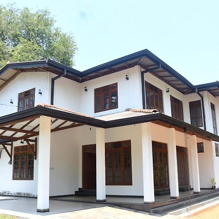 Silverline Guest House Anuradhapura Exterior foto