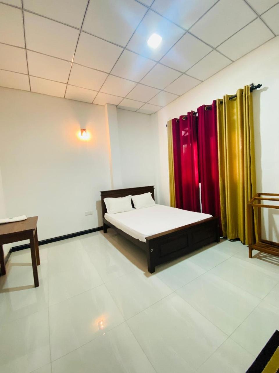 Silverline Guest House Anuradhapura Habitación foto